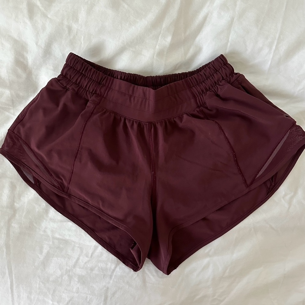 Lululemon Hotty Hot Low Rise Short 2.5 Inch
- Red Merlot Burgundy